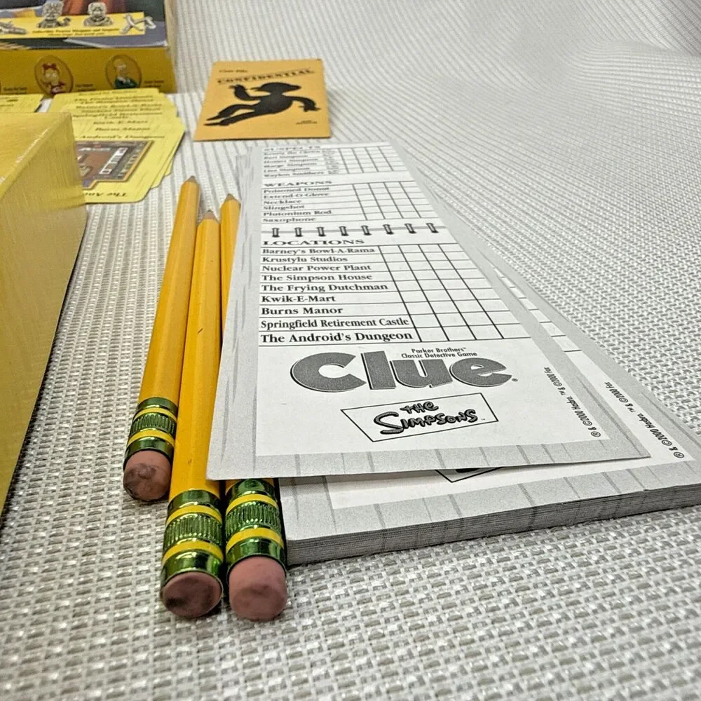 Vintage 2000 Parker Brothers The Simpsons CLUE Board Game